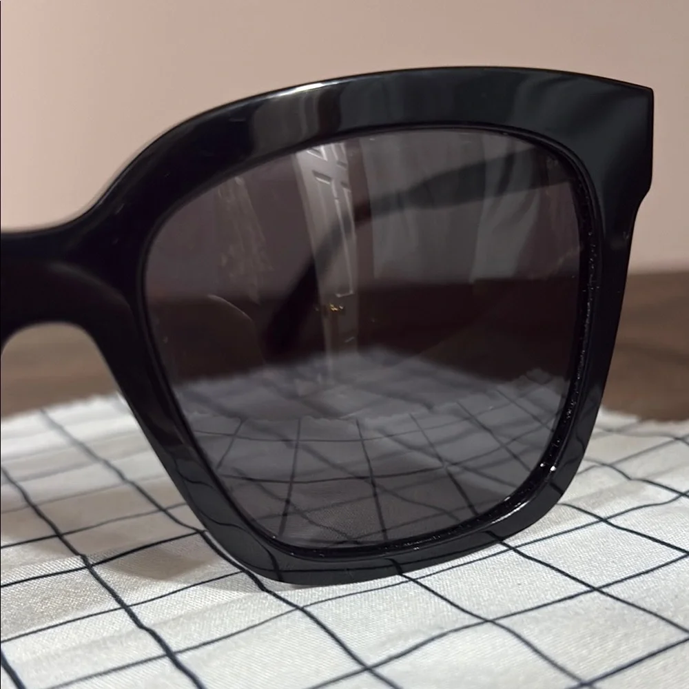 DIFF Bella Polarized Black Sunglasses with Case - Picture 5 of 8